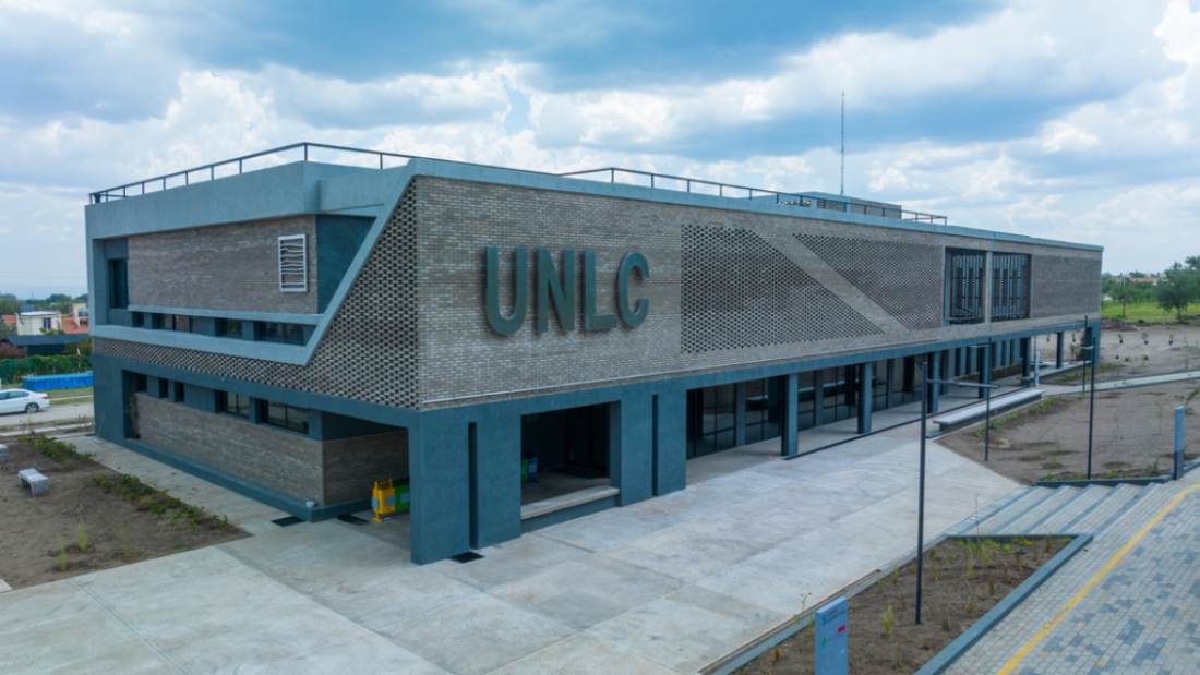011-UNLC_merlo
