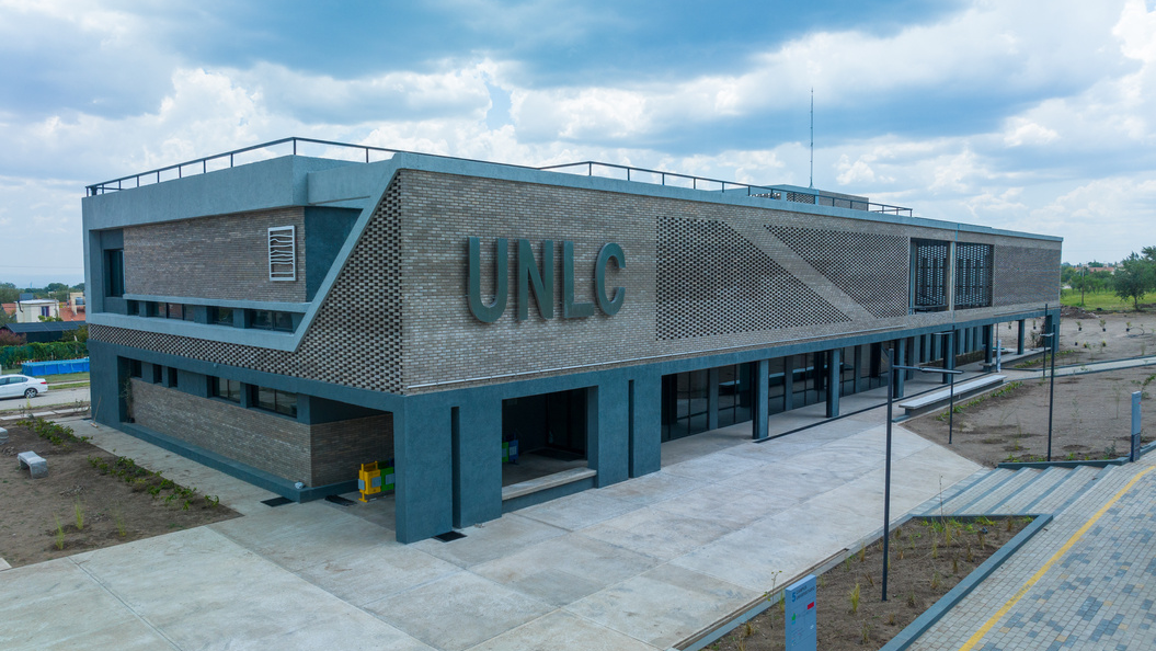 011-UNLC_merlo